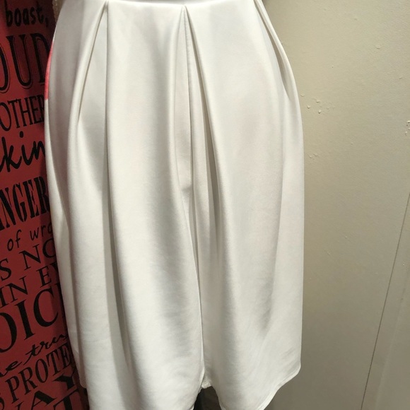 Cleo gently used soft stretchy M juniors size - Picture 3 of 5